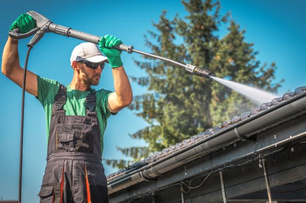 Gutter Washing in Sheboygan